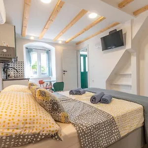 Guest house Old Town & Ela Place
